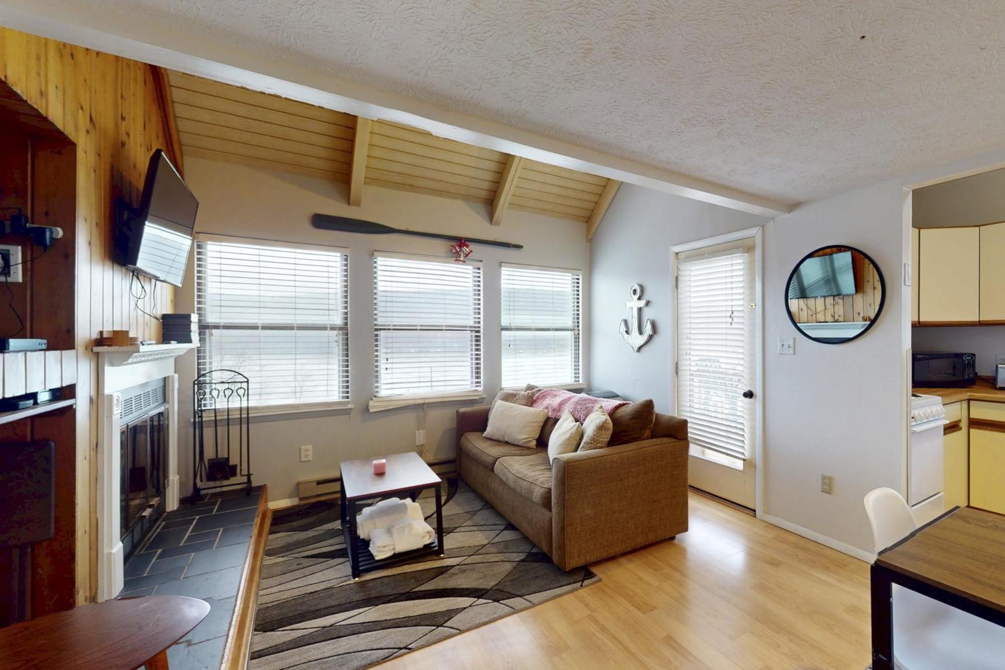 Jeffrey Lane Condos Thayerville Rum bild